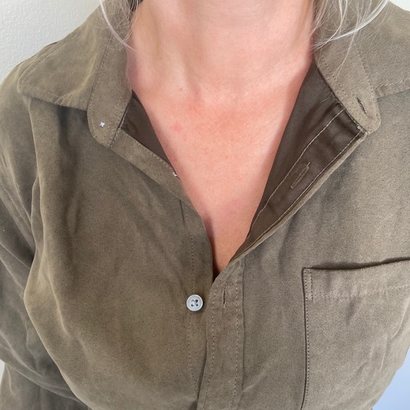 Van Heusen | Suede-like Olive Button Up Shirt | M - Picture 4 of 9